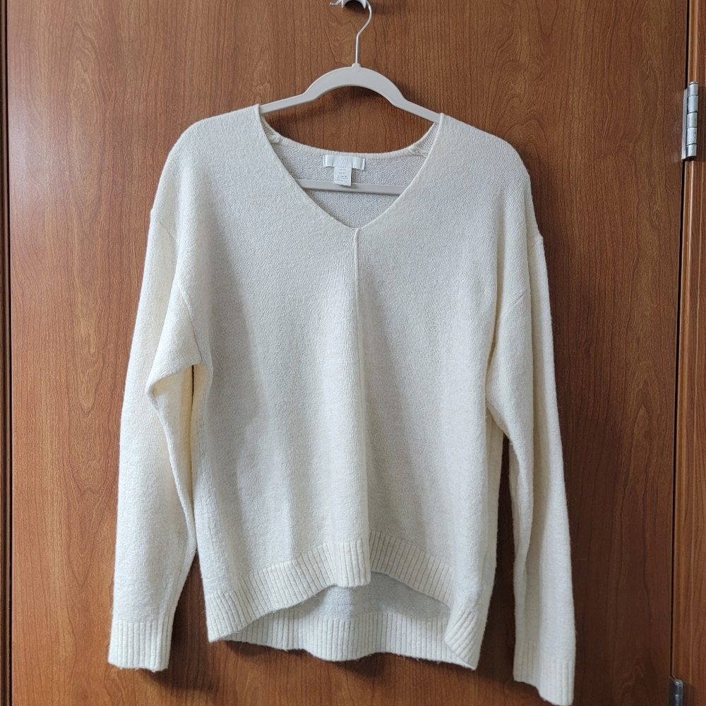 H&M Cream V-neck Sweater Size XS